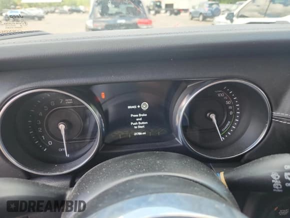 ✅ 2022 Jeep Wrangler Unlimited Sahara High Altitude • VIN: 1C4JJXP60NW279457 • Lot: 66158455. Wystawiony na Copart z przebiegiem 21 786 mil. Bezpłatny archiwum sprzedaży aukcyjnych z USA i szczegółowy raport historii pojazdu na DreamBid. Zdjęcie 9.