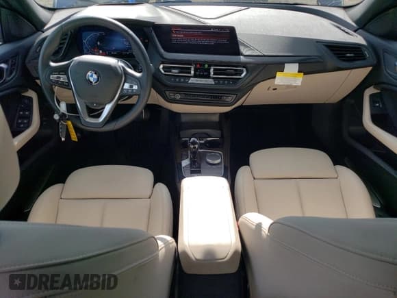 ✅ 2024 BMW 2 Series 228i xDrive • VIN: WBA73AK0XR7R38274 • Lot: 84587315. Wystawiony na Copart z przebiegiem 879 mil. Bezpłatny archiwum sprzedaży aukcyjnych z USA i szczegółowy raport historii pojazdu na DreamBid. Zdjęcie 8.