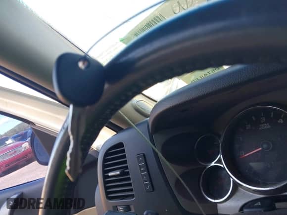 2008 Chevrolet Silverado 1500 1LT z VIN 3GCEC13J48G118065, wystawiony jako IAAI lot #42251569 z przebiegiem 297 165 mil mil oraz . Historia ofert i sprzedaży dostępna na DreamBid. Obrazek 11.