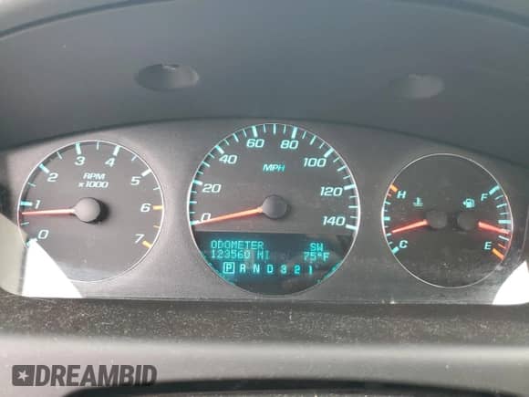 2010 Chevrolet Impala LTZ z VIN 2G1WC5EM4A1219729, wystawiony jako Copart lot #90013675 z przebiegiem 123 560 mil mil oraz Czysty tytuł • Clean title. Historia ofert i sprzedaży dostępna na DreamBid. Obrazek 9.