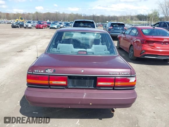 ✅ 1991 Toyota Camry • VIN: 4T1VV22E5MU051774 • Lot: 42080078. Wystawiony na IAAI z przebiegiem 105 149 mil. Bezpłatny archiwum sprzedaży aukcyjnych z USA i szczegółowy raport historii pojazdu na DreamBid. Zdjęcie 16.