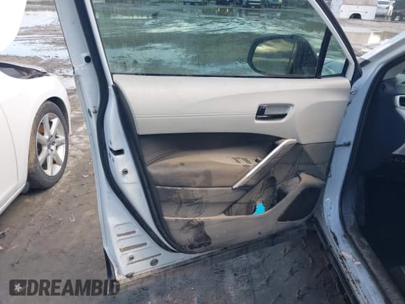 ✅ 2024 Toyota Corolla Cross L • VIN: 7MUAAAAG2RV081361 • Лот: 42971076. Опубликован ранее на IAAI с пробегом 28 980 миль. Бесплатный доступ к архиву аукционных продаж из США и подробный отчёт об истории автомобиля на DreamBid. Изображение 6.