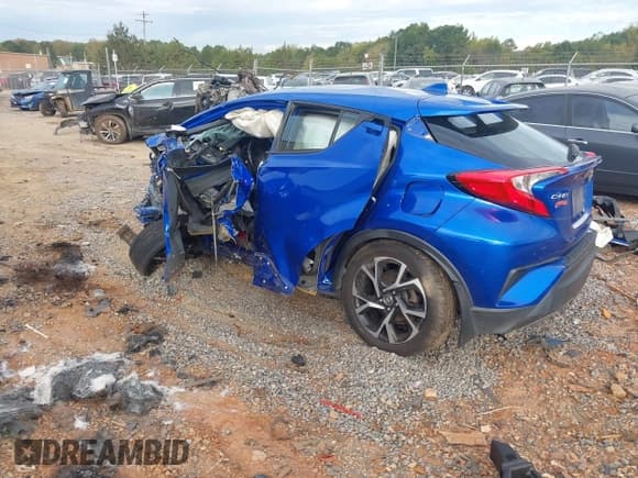 ✅ 2018 Toyota C-HR XLE • VIN: NMTKHMBX3JR025328 • Lot: 43370366. Listed on IAAI with Not provided. Free auction sales archive from the USA and detailed vehicle history report at DreamBid. Image 3.