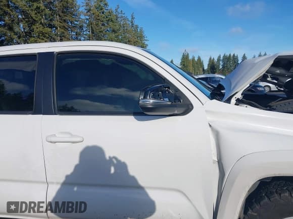 ✅ 2017 Toyota Tacoma TRD Sport • VIN: 3TMCZ5AN5HM101876 • Lot: 43658145. Wystawiony na IAAI z przebiegiem 121 578 mil. Bezpłatny archiwum sprzedaży aukcyjnych z USA i szczegółowy raport historii pojazdu na DreamBid. Zdjęcie 13.