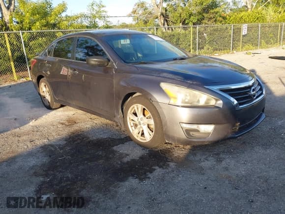 ✅ 2013 Nissan Altima SV • VIN: 1N4AL3AP4DN496945 • Lot: 43880209. Listed on IAAI with 180,658 mi. Free auction sales archive from the USA and detailed vehicle history report at DreamBid. Image 1.