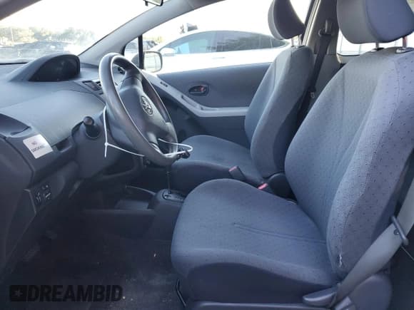 ✅ 2010 Toyota Yaris • VIN: JTDJT4K36A5318123 • Lot: 84933445. Wystawiony na Copart z przebiegiem 199 388 mil. Bezpłatny archiwum sprzedaży aukcyjnych z USA i szczegółowy raport historii pojazdu na DreamBid. Zdjęcie 7.