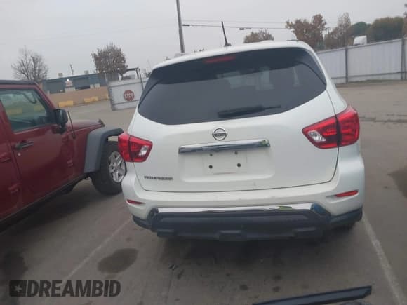 ✅ 2018 Nissan Pathfinder S • VIN: 5N1DR2MN0JC667283 • Lot: 43871847. Listed on IAAI with 117,032 mi. Free auction sales archive from the USA and detailed vehicle history report at DreamBid. Image 16.