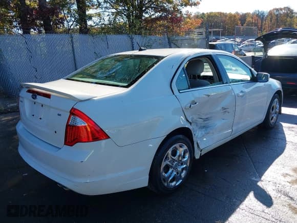 ✅ 2010 Ford Fusion SE • VIN: 3FAHP0HAXAR420058 • Lot: 43521576. Listed on IAAI with 177,436 mi. Free auction sales archive from the USA and detailed vehicle history report at DreamBid. Image 4.