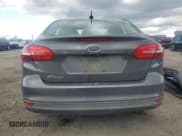 ✅ 2016 Ford Focus S • VIN: 1FADP3E23GL331159 • Lot: 90899445. Wystawiony na Copart z przebiegiem 194 422 mil. Bezpłatny archiwum sprzedaży aukcyjnych z USA i szczegółowy raport historii pojazdu na DreamBid. Zdjęcie 6.