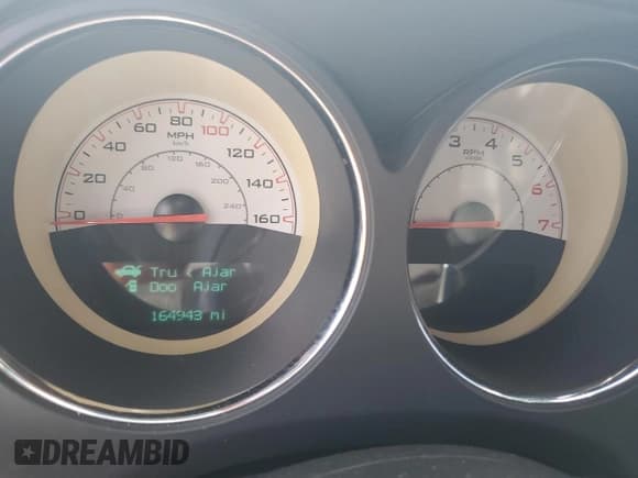 ✅ 2014 Dodge Challenger R/T 100th Anniversary Appearance • VIN: 2C3CDYBT9EH310839 • Lot: 73632334. Wystawiony na Copart z przebiegiem 164 943 mil. Bezpłatny archiwum sprzedaży aukcyjnych z USA i szczegółowy raport historii pojazdu na DreamBid. Zdjęcie 9.