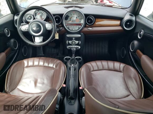 ✅ 2010 MINI Convertible • VIN: WMWMR3C58ATU98333 • Lot: 58912775. Listed on Copart with 82,701 mi. Free auction sales archive from the USA and detailed vehicle history report at DreamBid. Image 8.