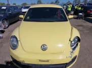 ✅ 2013 Volkswagen Beetle 2.5L • VIN: 3VWJP7AT8DM617745 • Lot: 43493323. Wystawiony na IAAI z przebiegiem 118 418 mil. Bezpłatny archiwum sprzedaży aukcyjnych z USA i szczegółowy raport historii pojazdu na DreamBid. Zdjęcie 12.