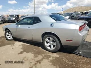 ✅ 2010 Dodge Challenger SE • VIN: 2B3CJ4DV1AH282963 • Lot: 69782404. Wystawiony na Copart z przebiegiem 85 618 mil. Bezpłatny archiwum sprzedaży aukcyjnych z USA i szczegółowy raport historii pojazdu na DreamBid. Zdjęcie 2.