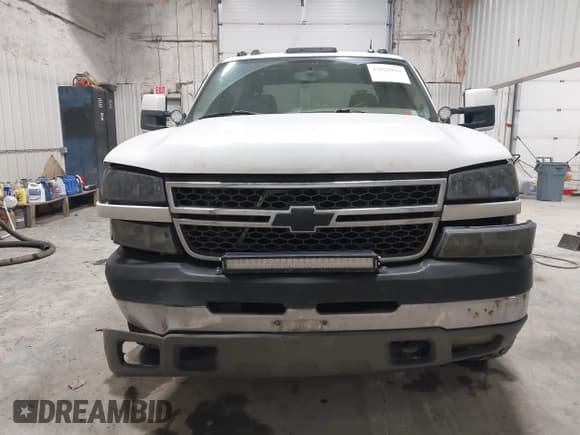 ✅ 2005 Chevrolet Silverado 2500HD LS • VIN: 1GCHK23275F823812 • Lot: 43520231. Wystawiony na IAAI z przebiegiem 227 443 mil. Bezpłatny archiwum sprzedaży aukcyjnych z USA i szczegółowy raport historii pojazdu na DreamBid. Zdjęcie 12.