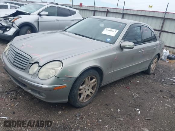 ✅ 2005 Mercedes-Benz E 320 • VIN: WDBUF65J15A695268 • Lot: 43009637. Wystawiony na IAAI z przebiegiem 131 740 mil. Bezpłatny archiwum sprzedaży aukcyjnych z USA i szczegółowy raport historii pojazdu na DreamBid. Zdjęcie 17.