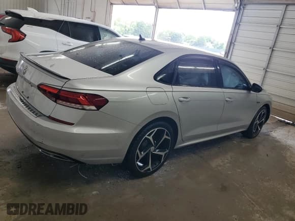 ✅ 2020 Volkswagen Passat R-Line • VIN: 1VWMA7A30LC005537 • Lot: 71836265. Wystawiony na Copart z przebiegiem 109 302 mil. Bezpłatny archiwum sprzedaży aukcyjnych z USA i szczegółowy raport historii pojazdu na DreamBid. Zdjęcie 3.