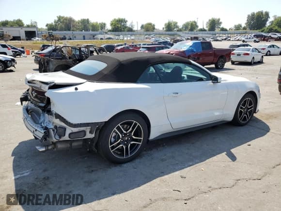 ✅ 2021 Ford Mustang EcoBoost • VIN: 1FATP8UH7M5108122 • Lot: 80315025. Wystawiony na Copart z przebiegiem 70 226 mil. Bezpłatny archiwum sprzedaży aukcyjnych z USA i szczegółowy raport historii pojazdu na DreamBid. Zdjęcie 3.