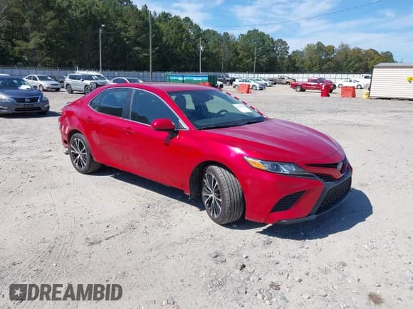 ✅ 2019 Toyota Camry LE • VIN: 4T1B11HK4KU161654 • Lot: 43358540. Wystawiony na IAAI z przebiegiem 103 816 mil. Bezpłatny archiwum sprzedaży aukcyjnych z USA i szczegółowy raport historii pojazdu na DreamBid. Zdjęcie 1.