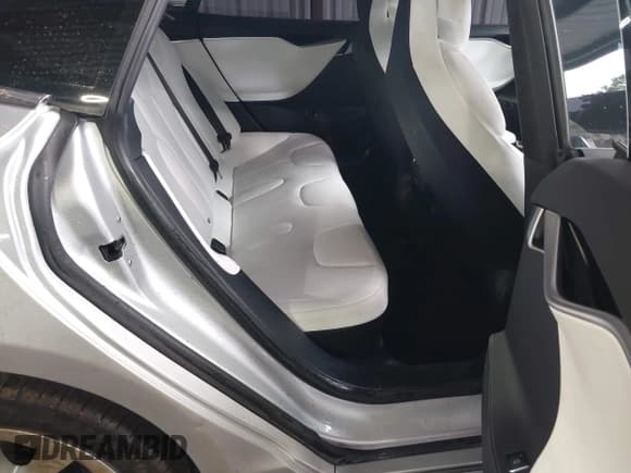 ✅ 2017 Tesla Model S 100D • VIN: 5YJSA1E2XHF197827 • Лот: 43257850. Опубликован ранее на IAAI с пробегом 152 489 миль. Бесплатный доступ к архиву аукционных продаж из США и подробный отчёт об истории автомобиля на DreamBid. Изображение 8.