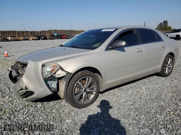 ✅ 2011 Chevrolet Malibu 1LS • VIN: 1G1ZB5E1XBF267185 • Lot: 82635645. Listed on Copart with 182,144 mi. Free auction sales archive from the USA and detailed vehicle history report at DreamBid. Image 1.