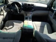 ✅ 2012 Toyota Highlander • VIN: 5TDZA3EH8CS025430 • Лот: 82007805. Опубликован ранее на Copart с пробегом 141 331 миль. Бесплатный доступ к архиву аукционных продаж из США и подробный отчёт об истории автомобиля на DreamBid. Изображение 8.