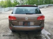 ✅ 2013 Volkswagen Touareg Exec • VIN: WVGEF9BP4DD007109 • Lot: 58890665. Listed on Copart with 157,286 mi. Free auction sales archive from the USA and detailed vehicle history report at DreamBid. Image 6.