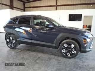 2025 Hyundai Kona SEL with VIN KM8HBCAB4SU215239, listed as a Copart auction lot 85141784 with 1,622 mi miles and Clean title. Bid and sale history available at DreamBid. Image 4.