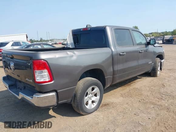 2019 Ram 1500 Big Horn z VIN 1C6RRFFGXKN709911, wystawiony jako IAAI lot #40337177 z przebiegiem 124 338 mil mil oraz . Historia ofert i sprzedaży dostępna na DreamBid. Obrazek 4.