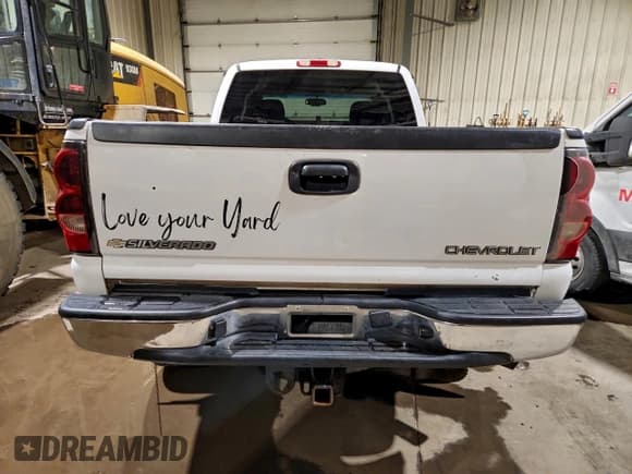 ✅ 2005 Chevrolet Silverado 2500HD LS • VIN: 1GCHK29U45E311987 • Lot: 93718665. Wystawiony na Copart z przebiegiem 256 364 mil. Bezpłatny archiwum sprzedaży aukcyjnych z USA i szczegółowy raport historii pojazdu na DreamBid. Zdjęcie 6.