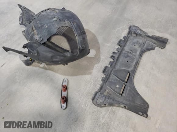 ✅ 2015 Audi A3 Premium • VIN: WAUBFGFF6F1134684 • Lot: 70941075. Wystawiony na Copart z przebiegiem 107 652 mil. Bezpłatny archiwum sprzedaży aukcyjnych z USA i szczegółowy raport historii pojazdu na DreamBid. Zdjęcie 12.