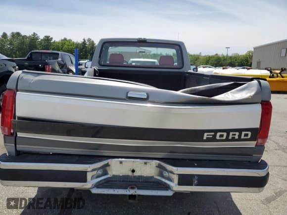 ✅ 1993 Ford F-150 • VIN: 2FTDF15N4PCA95188 • Lot: 57810385. Wystawiony na Copart z przebiegiem 195 093 mil. Bezpłatny archiwum sprzedaży aukcyjnych z USA i szczegółowy raport historii pojazdu na DreamBid. Zdjęcie 10.