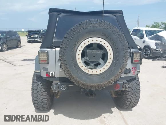 ✅ 2015 Jeep Wrangler Unlimited Rubicon Hard Rock • VIN: 1C4HJWFG1FL718588 • Lot: 42662414. Listed on IAAI with 84,087 mi. Free auction sales archive from the USA and detailed vehicle history report at DreamBid. Image 16.