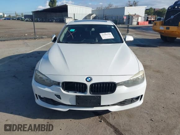 ✅ 2014 BMW 3 Series 328i • VIN: WBA3C1C59EK110667 • Lot: 42101156. Wystawiony na IAAI z przebiegiem 108 746 mil. Bezpłatny archiwum sprzedaży aukcyjnych z USA i szczegółowy raport historii pojazdu na DreamBid. Zdjęcie 12.
