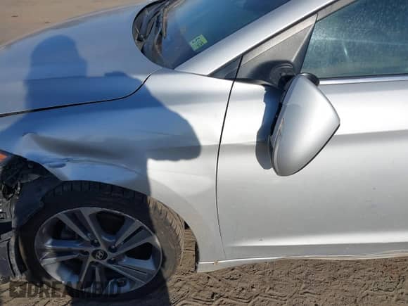 2017 Hyundai Elantra Limited z VIN KMHD84LF3HU269336, wystawiony jako IAAI lot #41684341 z przebiegiem 118 278 mil mil oraz . Historia ofert i sprzedaży dostępna na DreamBid. Obrazek 6.