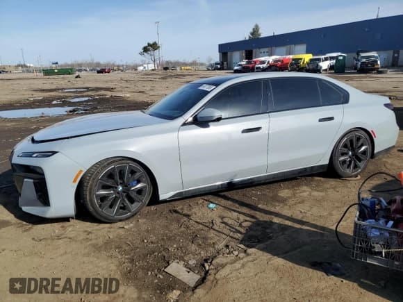 ✅ 2024 BMW 7 Series 740i xDrive • VIN: WBA33EH03RCR24009 • Lot: 49377095. Listed on Copart with 231 mi. Free auction sales archive from the USA and detailed vehicle history report at DreamBid. Image 1.