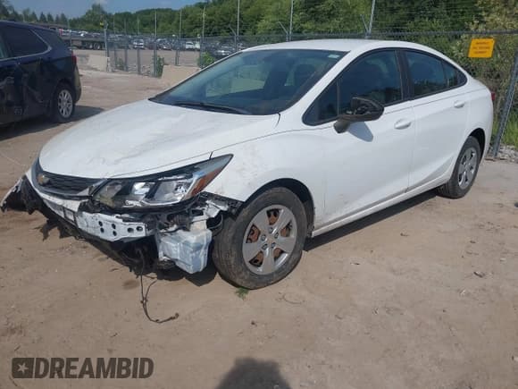 ✅ 2018 Chevrolet Cruze LS • VIN: 1G1BC5SM0J7193572 • Лот: 42962057. Опубликован ранее на IAAI с пробегом 69 958 миль. Бесплатный доступ к архиву аукционных продаж из США и подробный отчёт об истории автомобиля на DreamBid. Изображение 2.