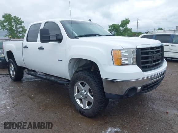 ✅ 2009 GMC Sierra 2500HD SLE • VIN: 1GTHK536X9F119128 • Lot: 42199791. Wystawiony na IAAI z przebiegiem 139 334 mil. Bezpłatny archiwum sprzedaży aukcyjnych z USA i szczegółowy raport historii pojazdu na DreamBid. Zdjęcie 1.