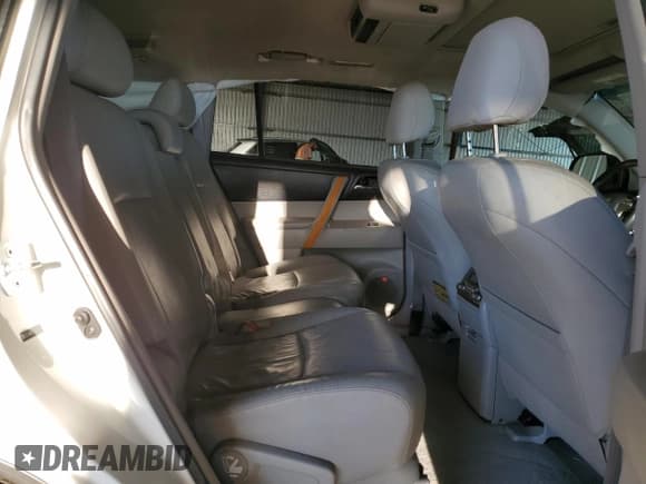 ✅ 2010 Toyota Highlander Limited • VIN: JTEJW3EHXA2047671 • Lot: 83757775. Wystawiony na Copart z przebiegiem 129 317 mil. Bezpłatny archiwum sprzedaży aukcyjnych z USA i szczegółowy raport historii pojazdu na DreamBid. Zdjęcie 11.