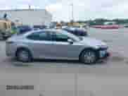 2021 Toyota Camry Hybrid LE z VIN 4T1C31AK2MU022229, wystawiony jako IAAI lot #42633309 z przebiegiem 37 463 mil mil oraz . Historia ofert i sprzedaży dostępna na DreamBid. Obrazek 13.