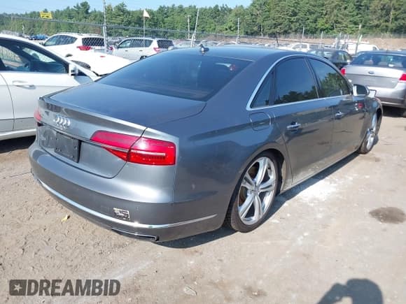 ✅ 2015 Audi A8 • VIN: WAUJGAFD0FN006762 • Lot: 42975851. Wystawiony na IAAI z przebiegiem 129 261 mil. Bezpłatny archiwum sprzedaży aukcyjnych z USA i szczegółowy raport historii pojazdu na DreamBid. Zdjęcie 4.