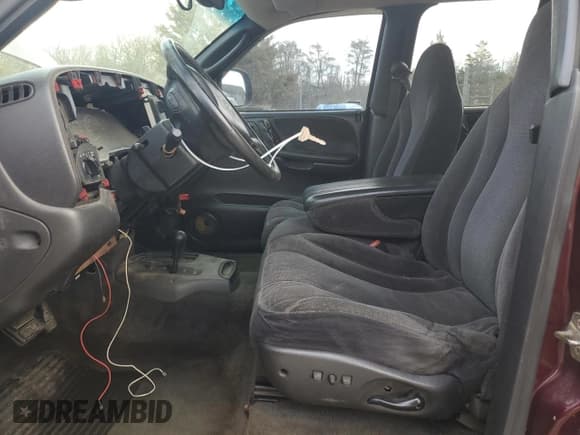 ✅ 2000 Dodge Dakota Sport • VIN: 1B7HG2AZ4YS710316 • Lot: 51082985. Wystawiony na Copart z przebiegiem 212 932 mil. Bezpłatny archiwum sprzedaży aukcyjnych z USA i szczegółowy raport historii pojazdu na DreamBid. Zdjęcie 7.