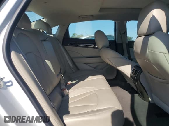 ✅ 2019 Buick LaCrosse Essence • VIN: 1G4ZP5SS2KU129444 • Lot: 71730475. Wystawiony na Copart z przebiegiem 108 736 mil. Bezpłatny archiwum sprzedaży aukcyjnych z USA i szczegółowy raport historii pojazdu na DreamBid. Zdjęcie 10.