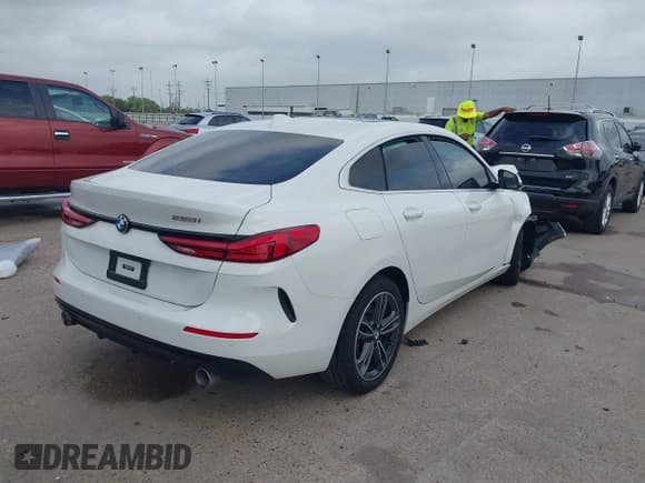 ✅ 2021 BMW 2 Series 228i • VIN: WBA53AK06M7J27877 • Lot: 41956951. Wystawiony na IAAI z przebiegiem 37 321 mil. Bezpłatny archiwum sprzedaży aukcyjnych z USA i szczegółowy raport historii pojazdu na DreamBid. Zdjęcie 4.