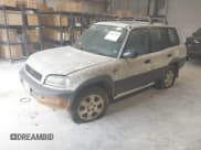 ✅ 1997 Toyota RAV4 • VIN: JT3GP10V2V7024380 • Lot: 42807335. Wystawiony na IAAI z przebiegiem 310 548 mil. Bezpłatny archiwum sprzedaży aukcyjnych z USA i szczegółowy raport historii pojazdu na DreamBid. Zdjęcie 2.