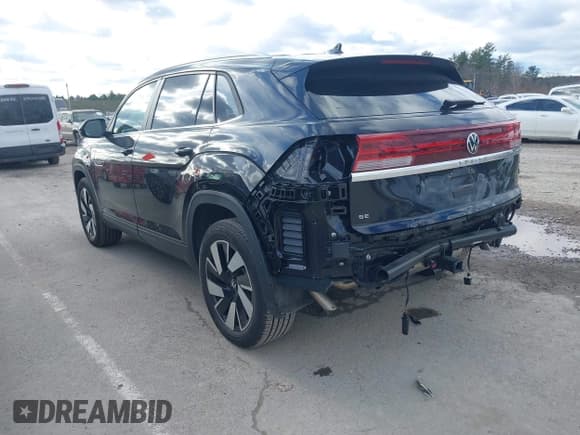 ✅ 2025 Volkswagen Atlas SE • VIN: 1V2HE2CA1SC228030 • Lot: 43715964. Listed on IAAI with 11,326 mi. Free auction sales archive from the USA and detailed vehicle history report at DreamBid. Image 3.