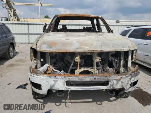 ✅ 2012 Chevrolet Silverado 2500HD LT • VIN: 1GC1KXC83CF135161 • Lot: 60626905. Wystawiony na Copart z przebiegiem Nie podano. Bezpłatny archiwum sprzedaży aukcyjnych z USA i szczegółowy raport historii pojazdu na DreamBid. Zdjęcie 5.