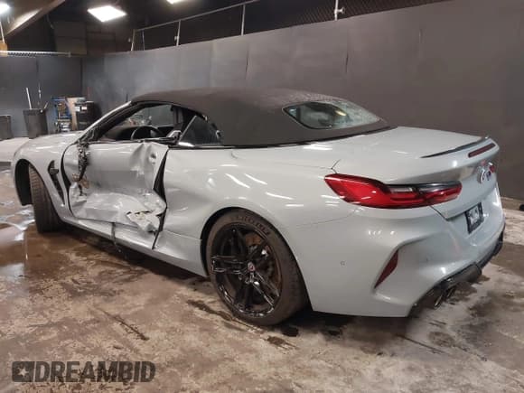 ✅ 2023 BMW M8 Competition • VIN: WBSDZ0C02PCM75573 • Lot: 41618692. Wystawiony na IAAI z przebiegiem 8 292 mil. Bezpłatny archiwum sprzedaży aukcyjnych z USA i szczegółowy raport historii pojazdu na DreamBid. Zdjęcie 3.