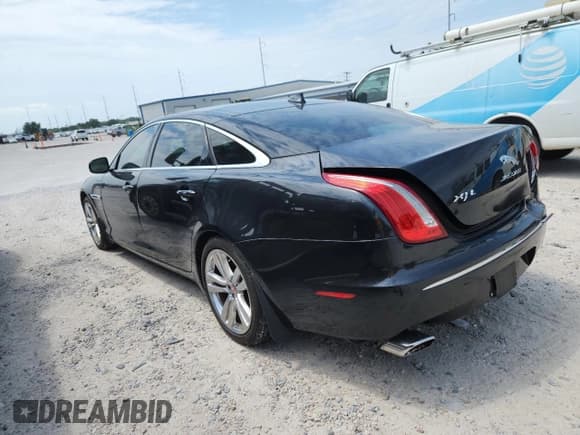 ✅ 2014 Jaguar XJ Portfolio • VIN: SAJWJ2GDXE8V62512 • Лот: 70047285. Опубликован ранее на Copart с пробегом 127 742 миль. Бесплатный доступ к архиву аукционных продаж из США и подробный отчёт об истории автомобиля на DreamBid. Изображение 2.