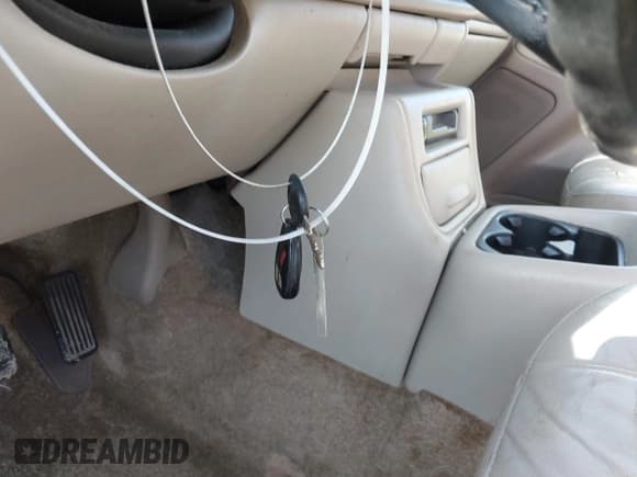 ✅ 2002 Chevrolet Suburban LS • VIN: 1GNEC16Z32J125040 • Лот: 41657503. Опубликован ранее на IAAI с пробегом 382 737 миль. Бесплатный доступ к архиву аукционных продаж из США и подробный отчёт об истории автомобиля на DreamBid. Изображение 11.