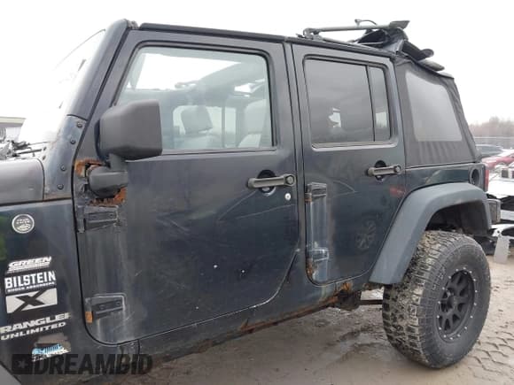 ✅ 2008 Jeep Wrangler Unlimited X • VIN: 1J4GA39138L641138 • Lot: 41986230. Listed on IAAI with 215,026 mi. Free auction sales archive from the USA and detailed vehicle history report at DreamBid. Image 15.